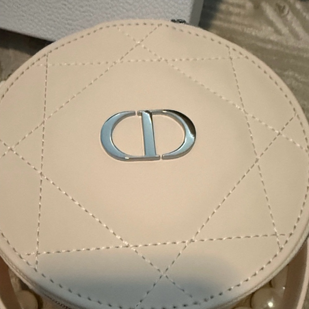 GWP - DIOR Elegant Designer Round Vanity Case - Picture 3 of 4